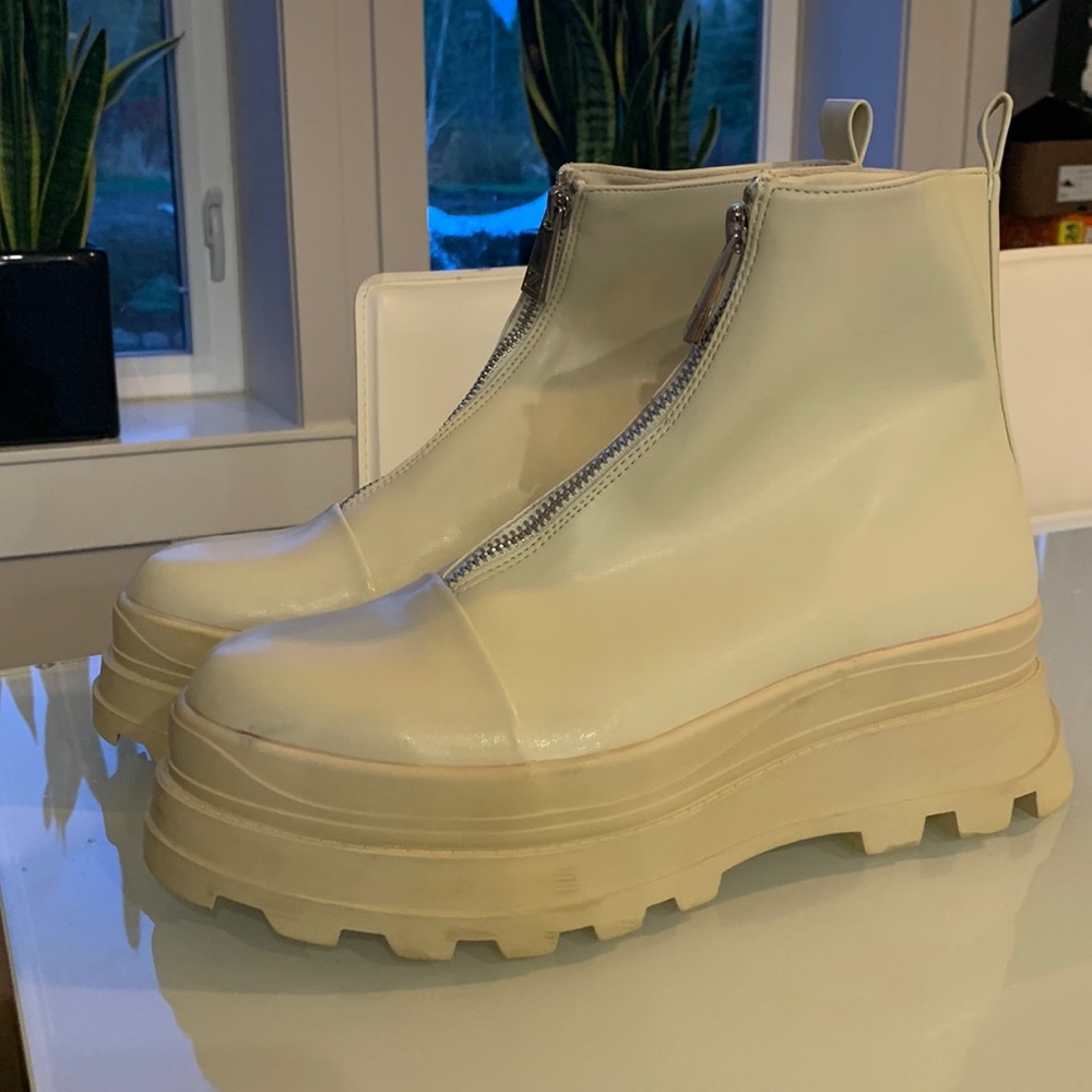 Cream boots - size 39